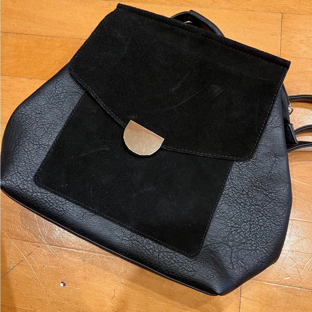 ✨ NWOT faux suede/pleather backpack from Francesca’s!! ✨